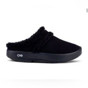 OOFOS OOcoozie Mule Black Sherpa Shoes NWT